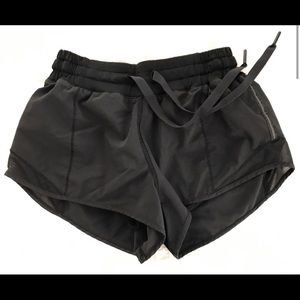 black Lululemon hotty hot shorts